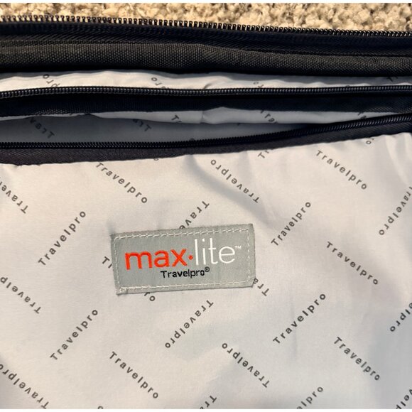 Travelpro Maxlite 2 Softside Expandable Upright 2 Wheel Luggage Carry On - Picture 11 of 14
